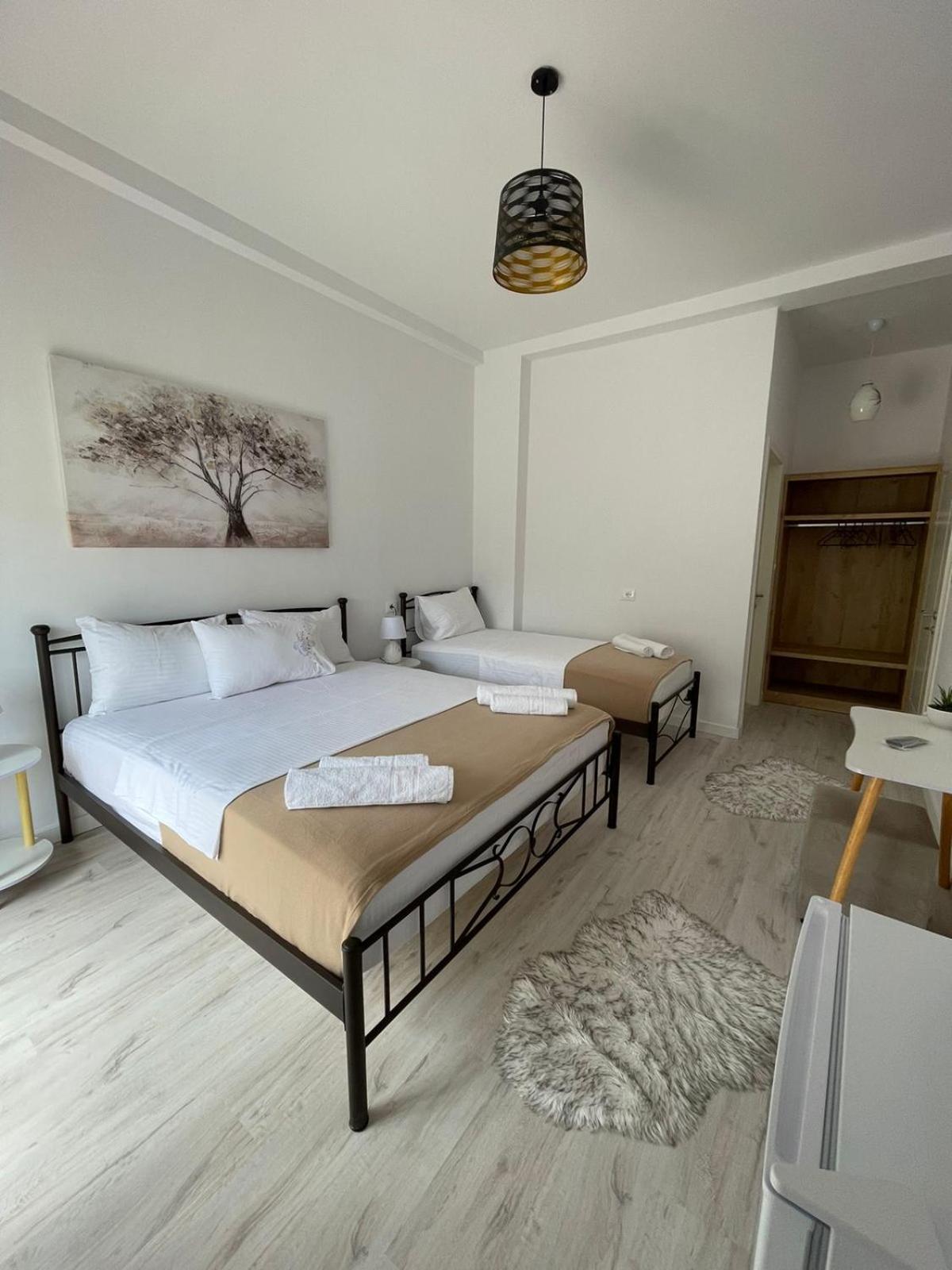 Ilvi Guesthouse Gjirokastër Exteriör bild