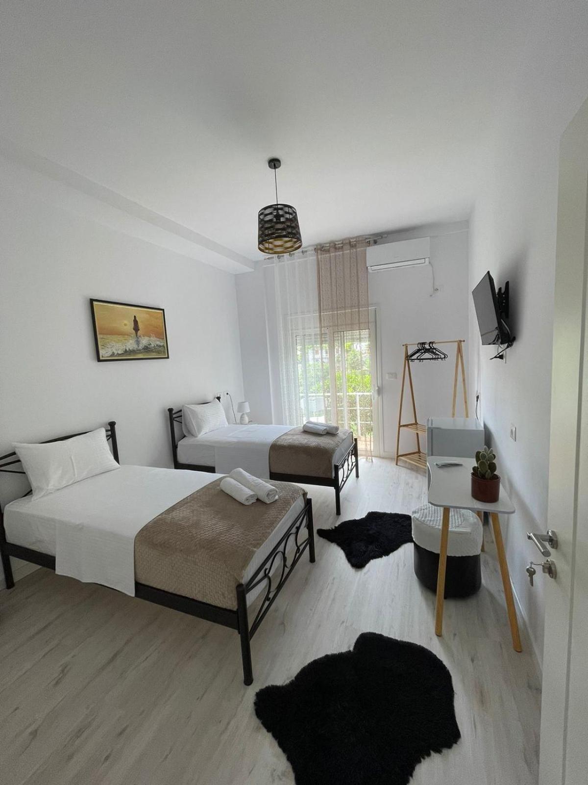 Ilvi Guesthouse Gjirokastër Exteriör bild