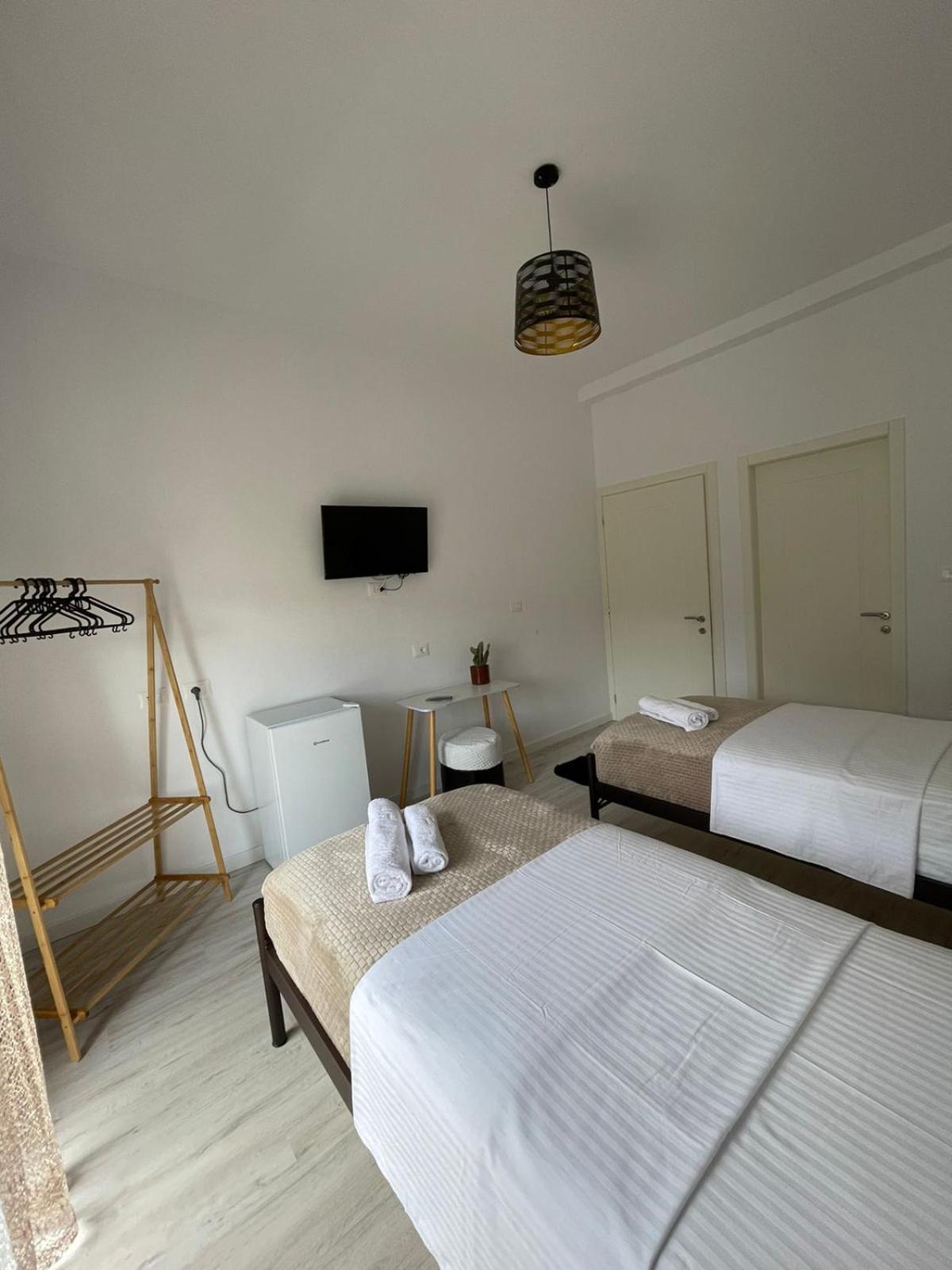 Ilvi Guesthouse Gjirokastër Exteriör bild