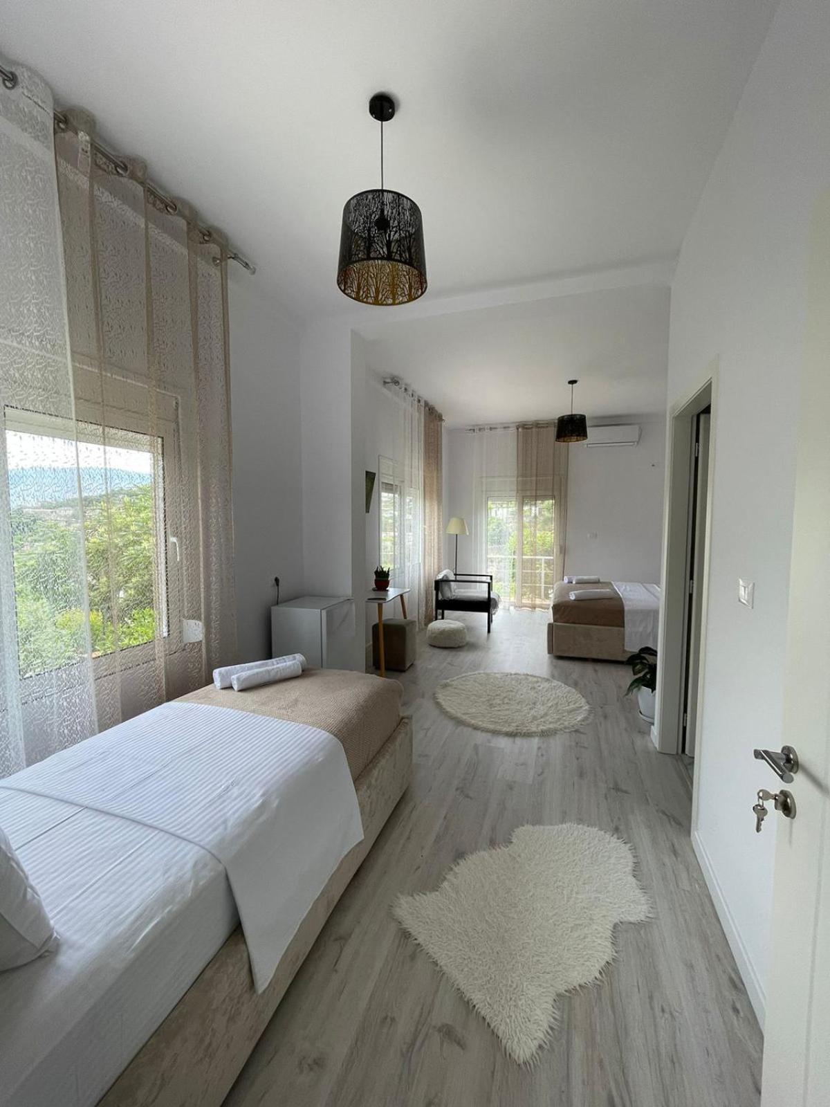 Ilvi Guesthouse Gjirokastër Exteriör bild