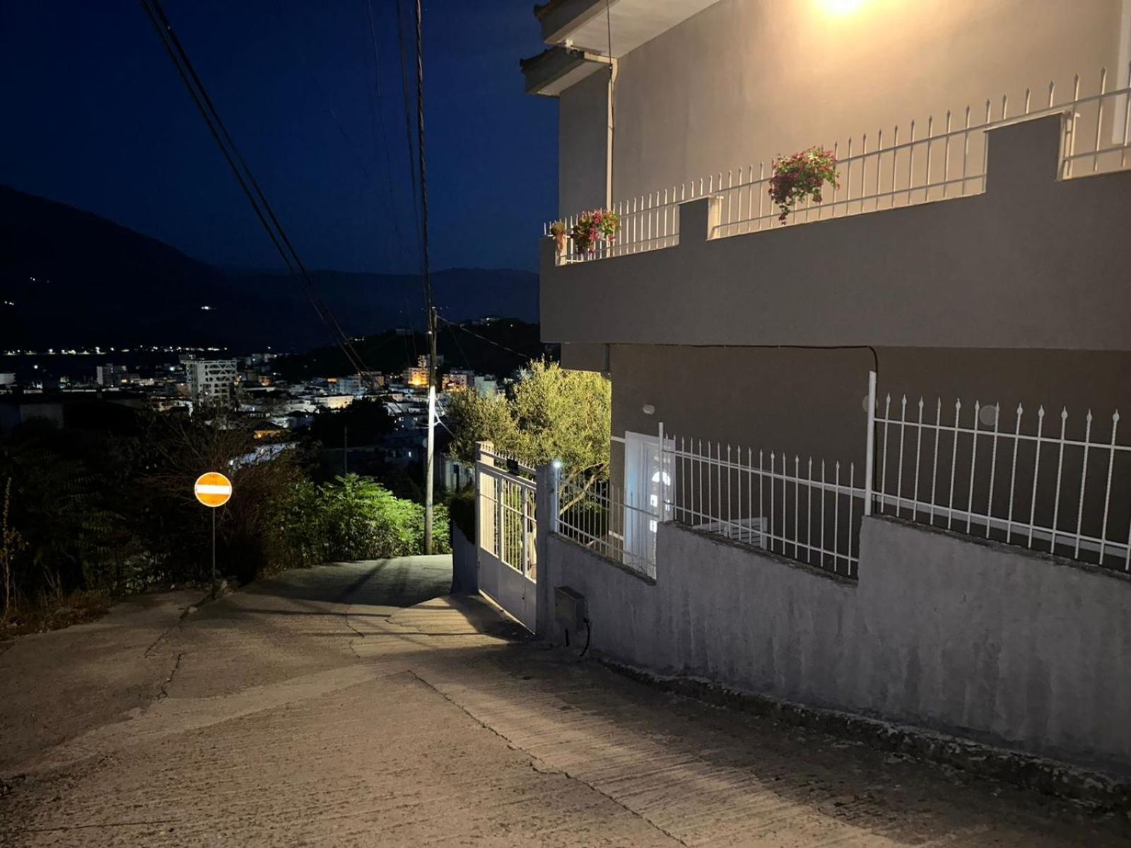 Ilvi Guesthouse Gjirokastër Exteriör bild