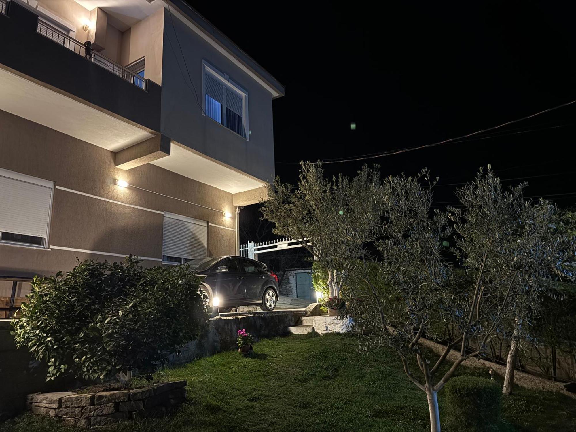 Ilvi Guesthouse Gjirokastër Exteriör bild