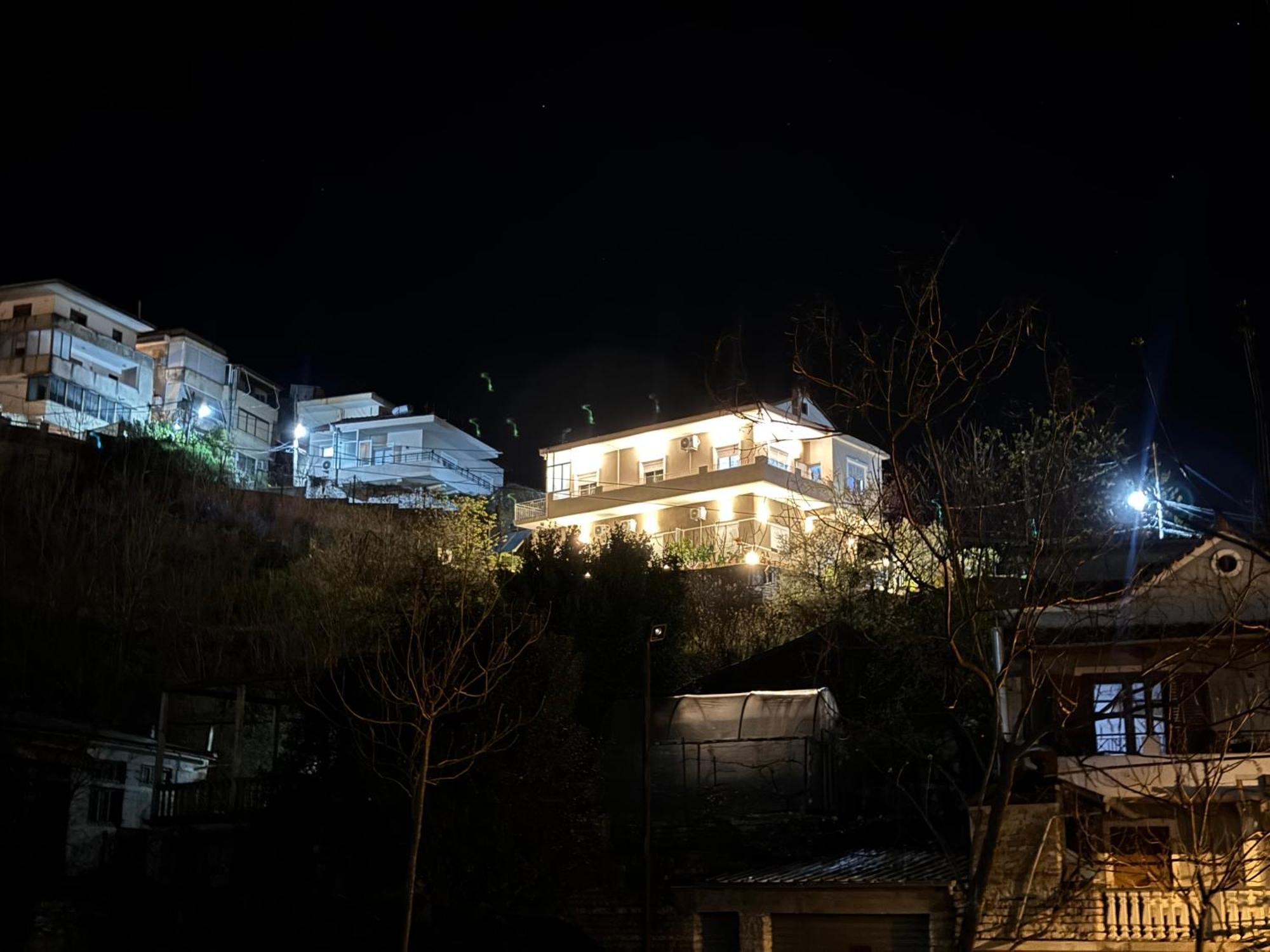 Ilvi Guesthouse Gjirokastër Exteriör bild