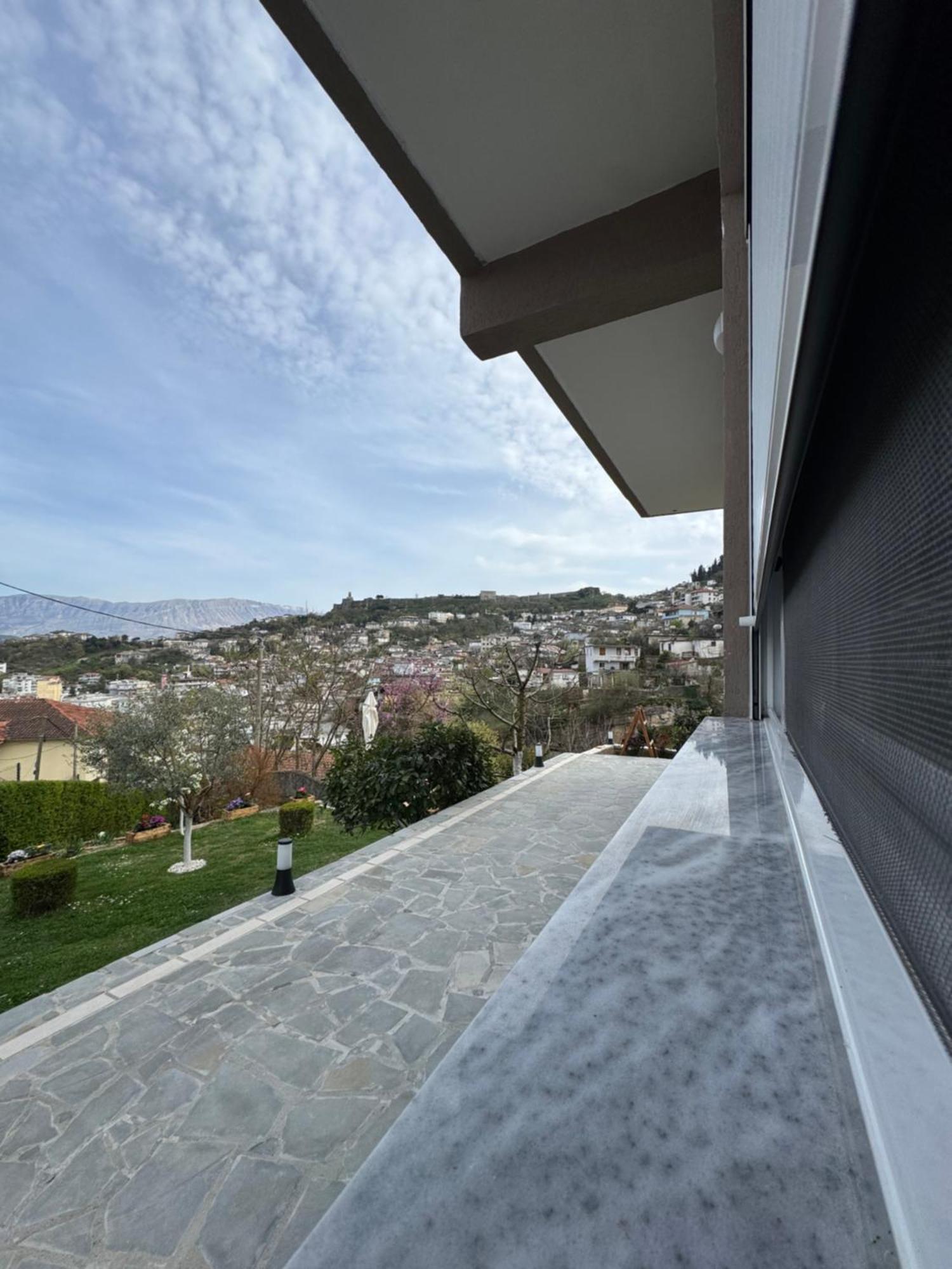 Ilvi Guesthouse Gjirokastër Exteriör bild