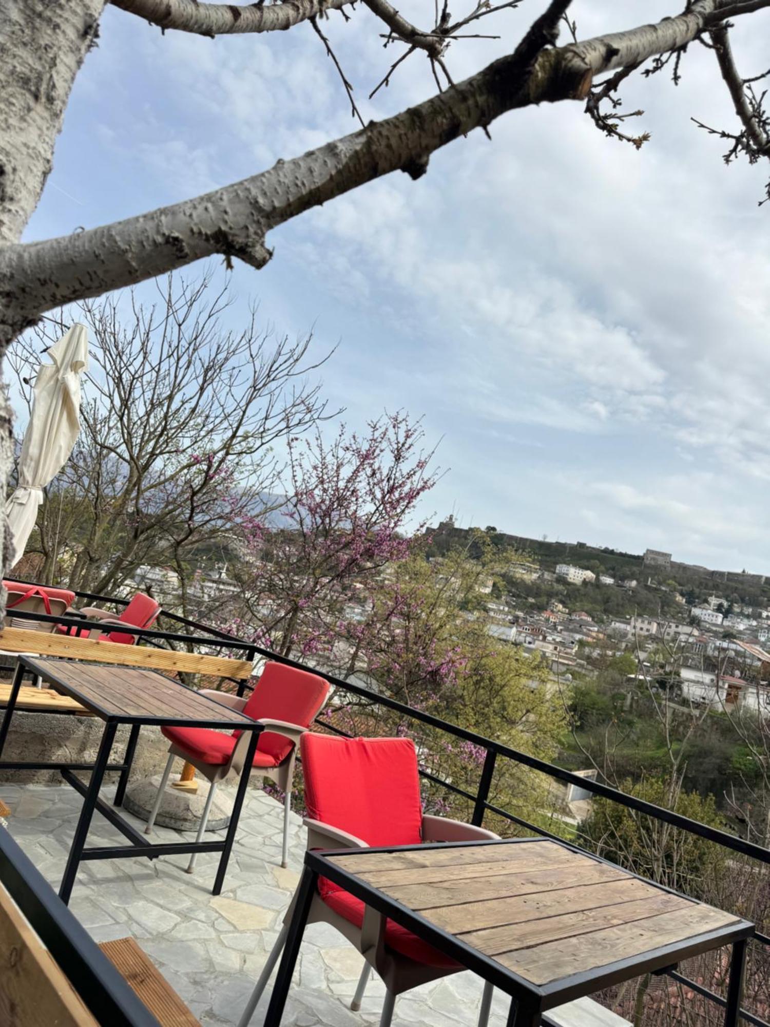 Ilvi Guesthouse Gjirokastër Exteriör bild
